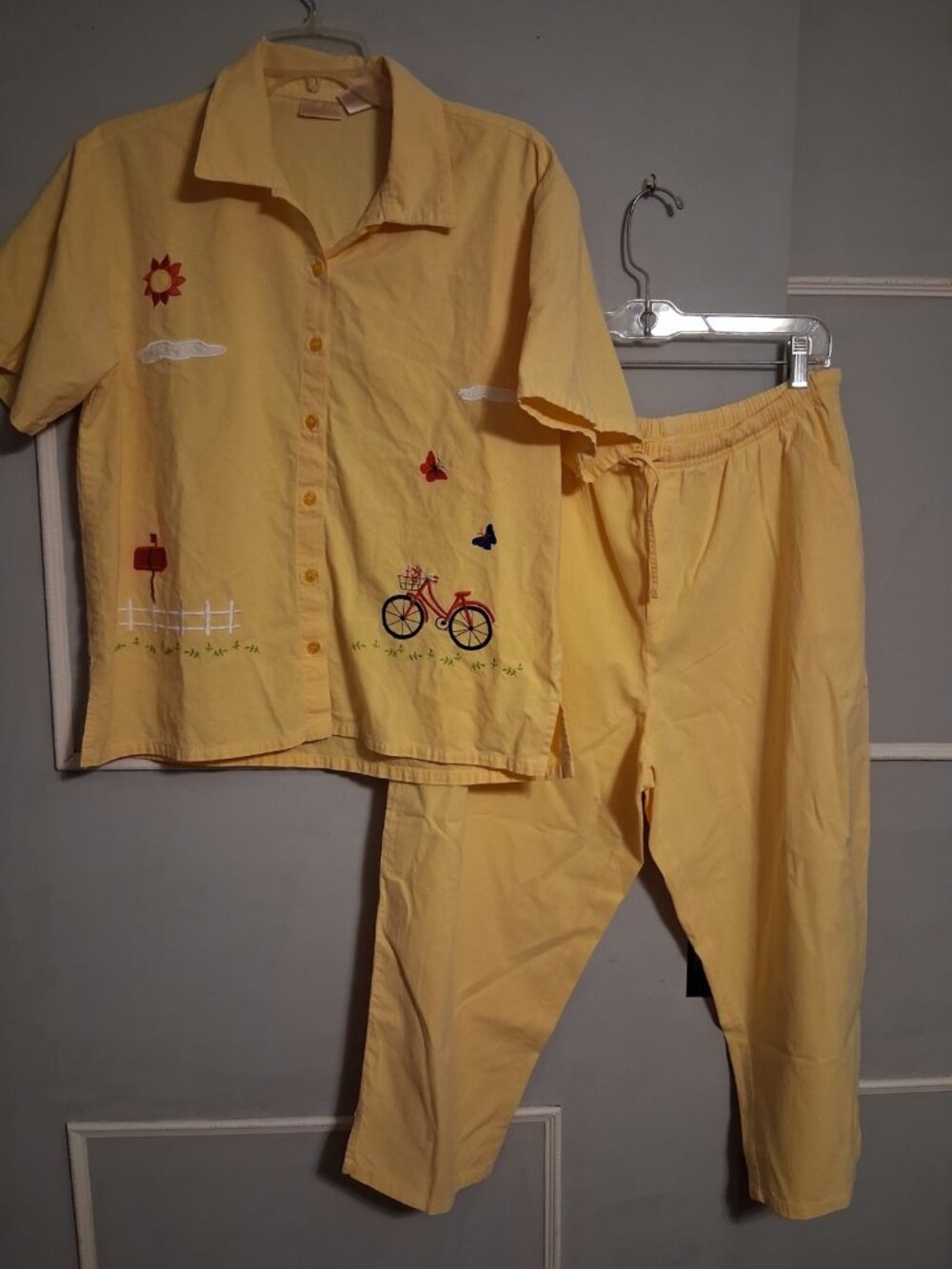 Vtg Bobbie Brooks Woman 2PC Yellow Top & Capris Embroidered Bicycle Grannycore